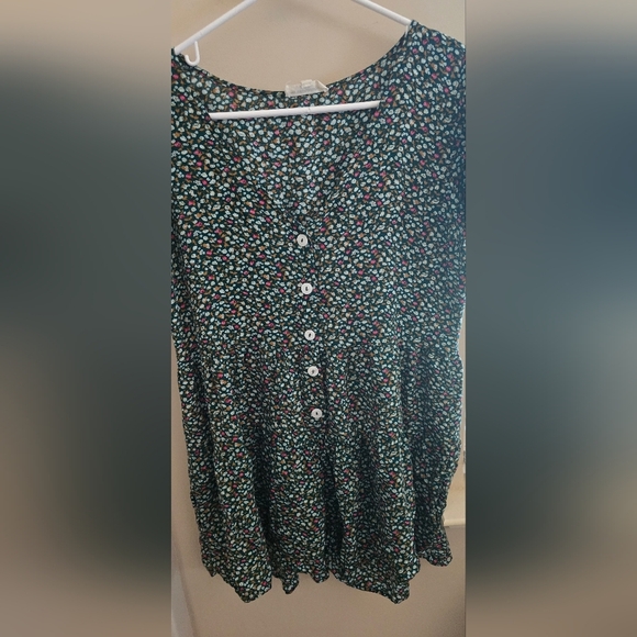 Ee:Some Floral Button-Up Romper - Picture 6 of 7
